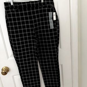 Old Navy Pixie Pant NWT